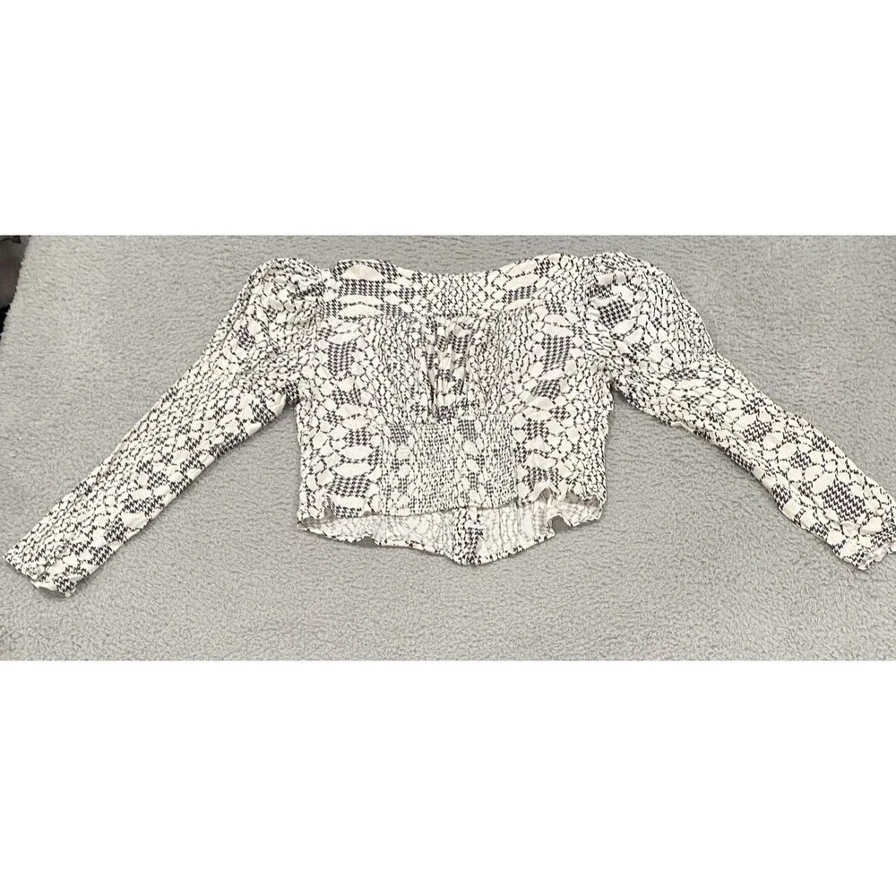 Free People Blouse Womens Medium White Black Animal Print Cropped Puff Sleeve